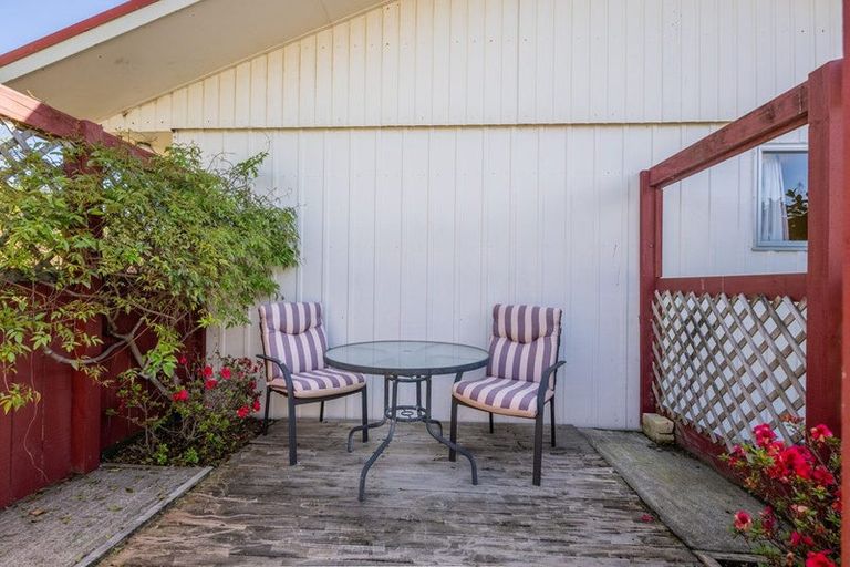 Photo of property in 96 Field Way, Waikanae Beach, Waikanae, 5036