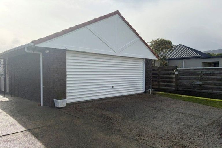 Photo of property in 16 Richmond Avenue, Waikanae, 5036