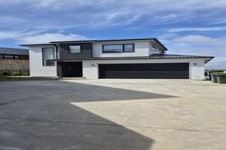 Photo of property in 1 Opaoa Way, Aotea, Porirua, 5024