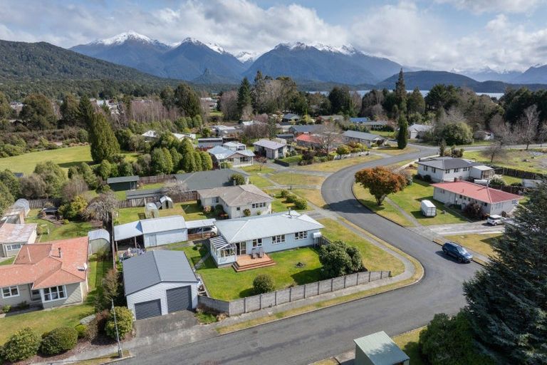 Photo of property in 35 Mararoa Drive, Manapouri, 9679