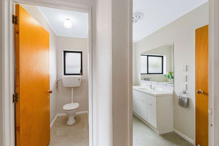 Photo of property in 1/478 Devon Street East, Strandon, New Plymouth, 4312