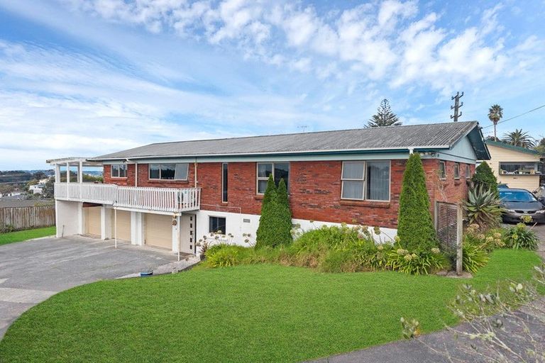 Photo of property in 131 Waimumu Road, Massey, Auckland, 0614