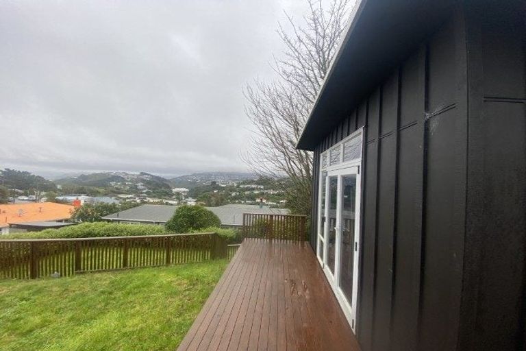 Photo of property in 68 Glanmire Road, Newlands, Wellington, 6037