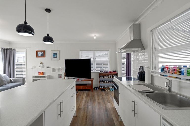 Photo of property in 16 Bledisloe Street, Levin, 5510