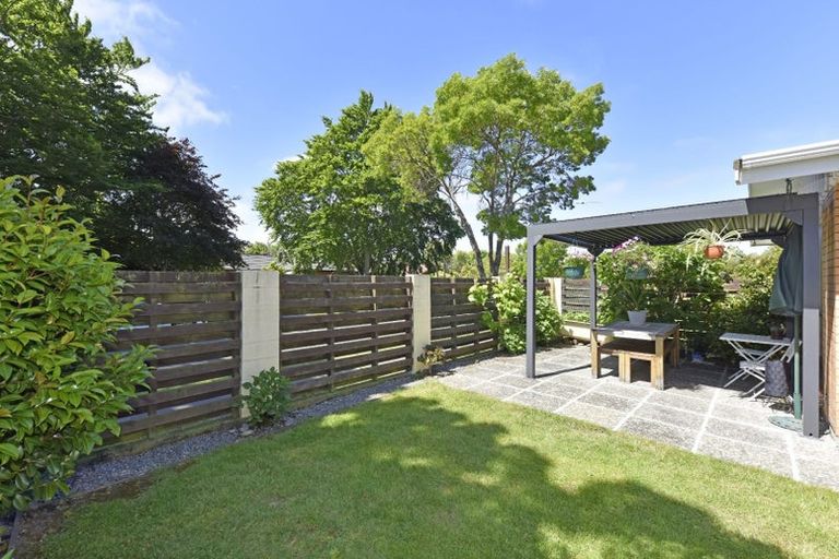 Photo of property in 33 Montclare Avenue, Avonhead, Christchurch, 8042