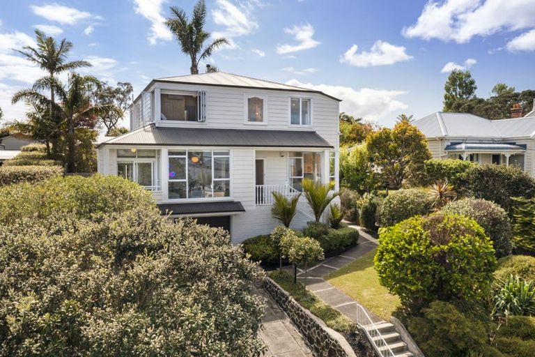 Photo of property in 61 Palmerston Road, Birkenhead, Auckland, 0626