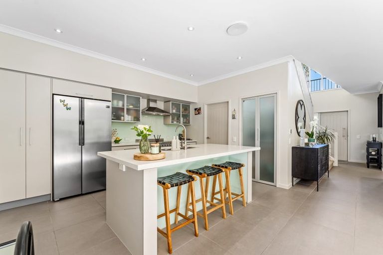 Photo of property in 6 Puriri Boulevard, Orewa, 0931