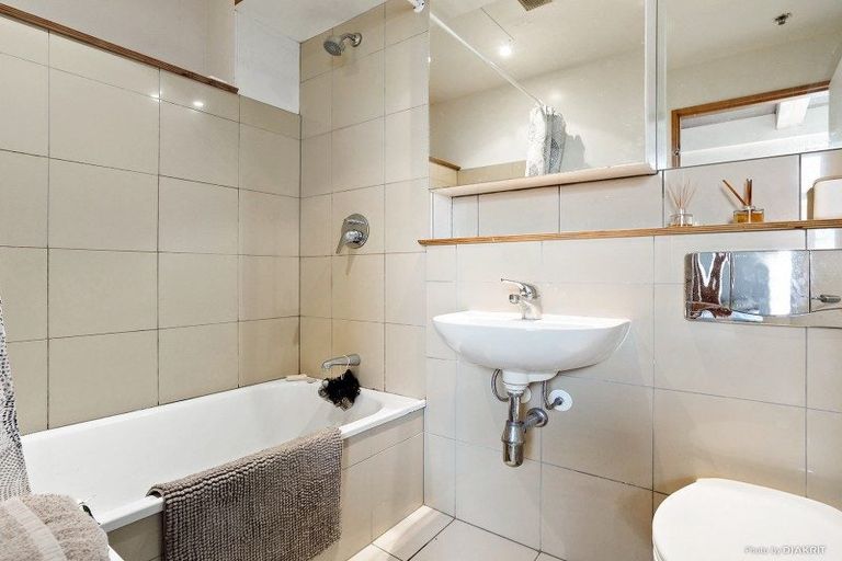 Photo of property in First House Apartments, 2/4 Frederick Street, Te Aro, Wellington, 6011