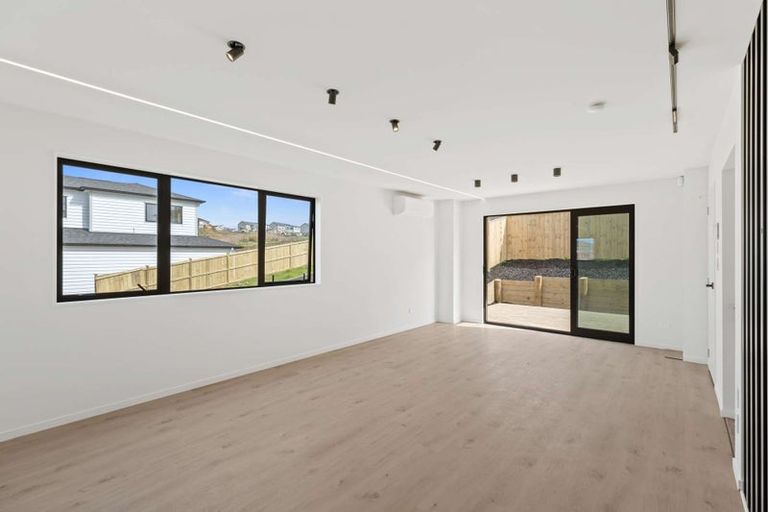 Photo of property in 20a Makomako Drive, Orewa, 0931