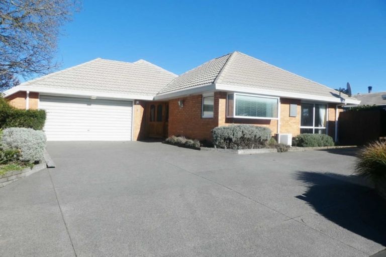 Photo of property in 7 Broadfell Avenue, Avonhead, Christchurch, 8042