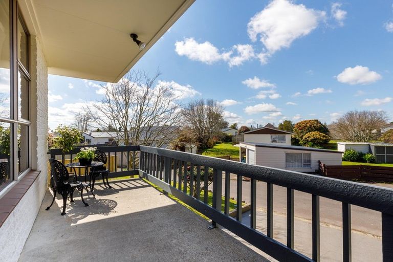 Photo of property in 15 Tainui Terrace, Inglewood, 4330