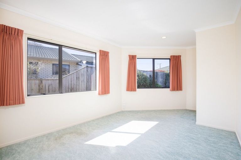 Photo of property in 5 Karina Road, Merrilands, New Plymouth, 4312