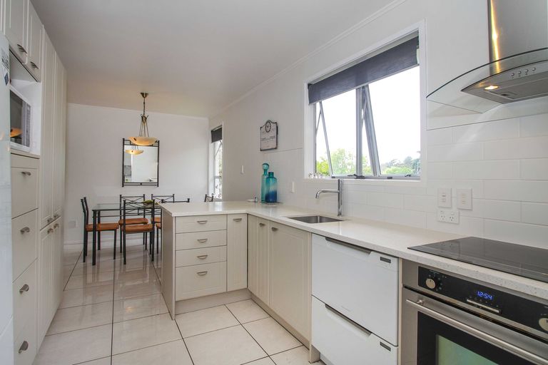 Photo of property in 52 Weatherly Road, Torbay, Auckland, 0630