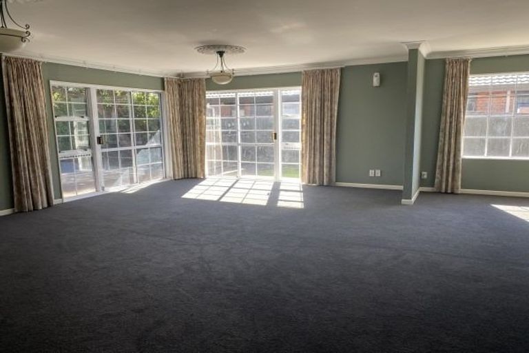 Photo of property in 16 Rosebank Avenue, Kelvin Grove, Palmerston North, 4414
