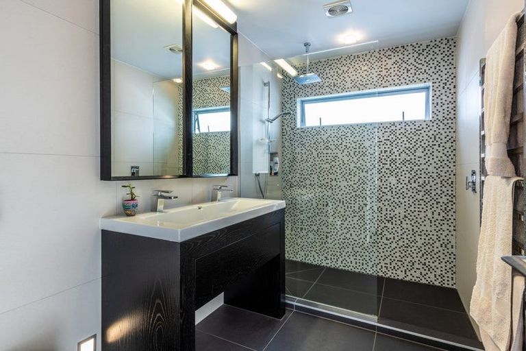 Photo of property in 42 Braemar Road, Rothesay Bay, Auckland, 0630