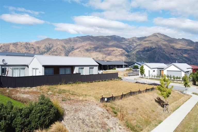 Photo of property in 1 Scurr Terrace, Wanaka, 9305