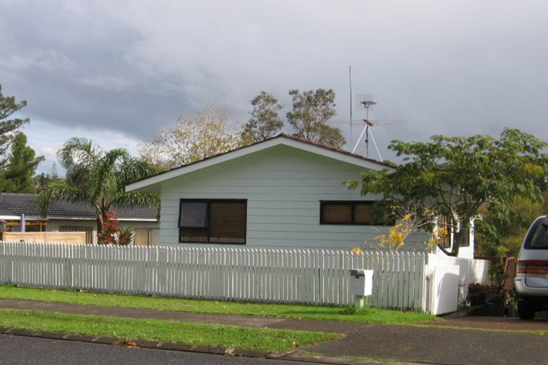 Photo of property in 66 Robbies Road, Shelly Park, Auckland, 2014