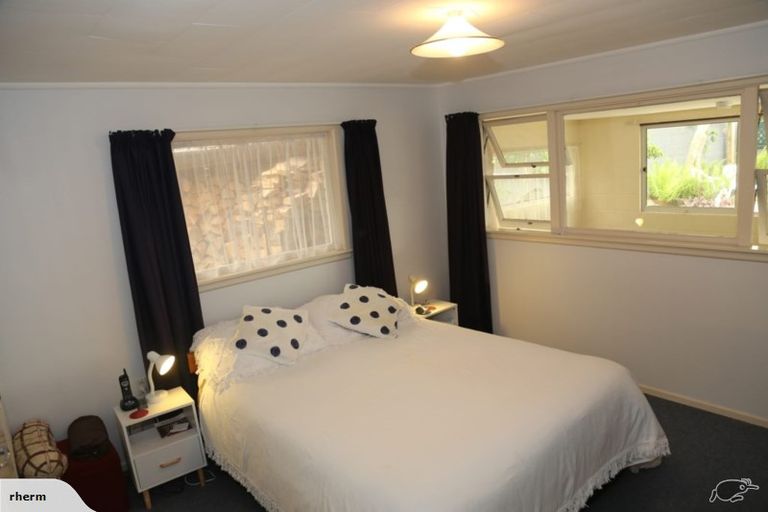Photo of property in 2 Cambridge Place, Holmes Hill, Oamaru, 9401