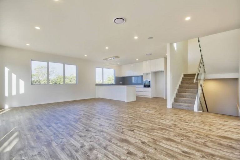 Photo of property in 24 Spyglass Street, Red Beach, 0932