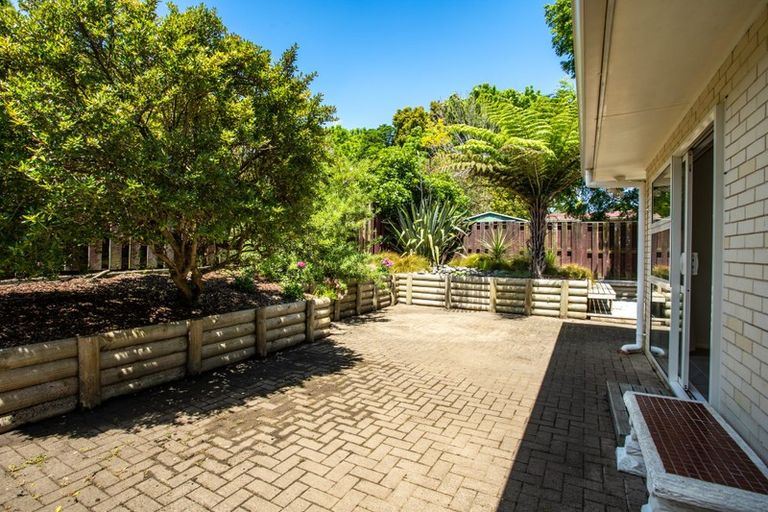 Photo of property in 2 Ashdown Place, Pahurehure, Papakura, 2113