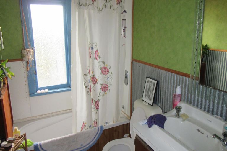 Photo of property in 6 Massey Street, Waimate, 7924