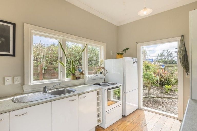 Photo of property in 69 Waimea Road, Waikanae Beach, Waikanae, 5036