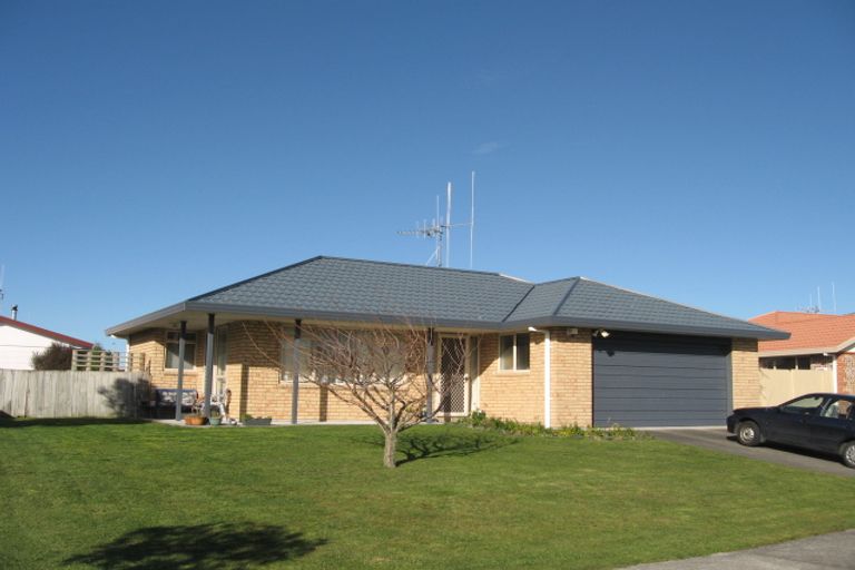 Photo of property in 4 Aldershot Place, Nawton, Hamilton, 3200