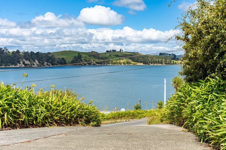 Photo of property in 14 Cliff Street, Pahi, Paparoa, 0571