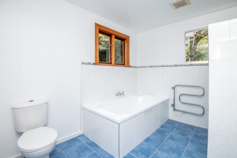 Photo of property in 5 Whiorau Grove, Lowry Bay, Lower Hutt, 5013