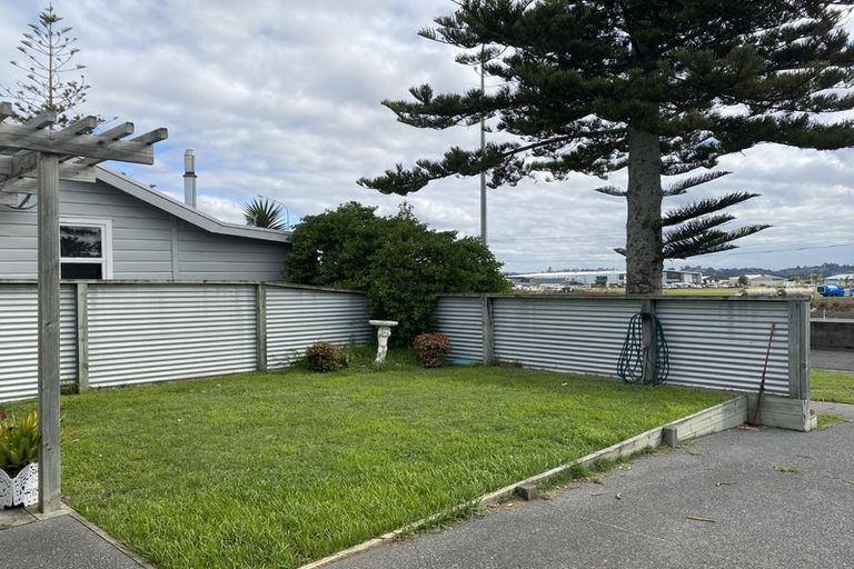 Photo of property in 25 Pukeko Place, Westshore, Napier, 4110