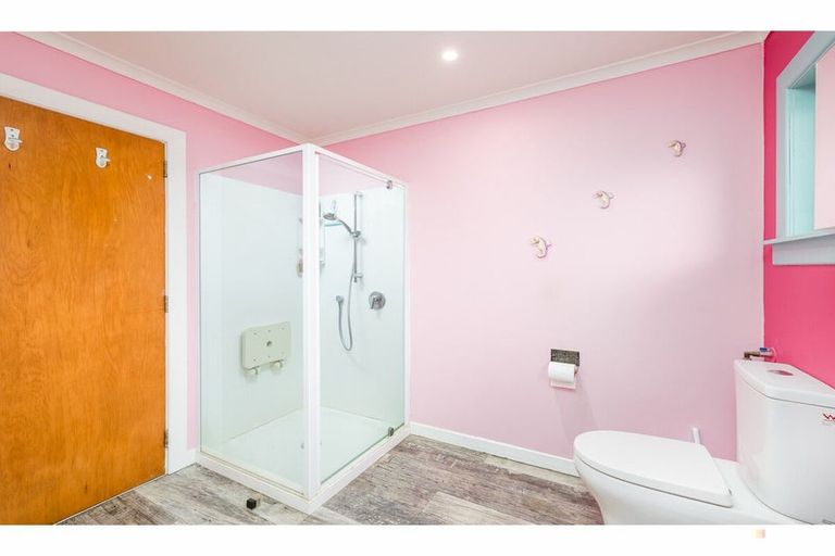 Photo of property in 92 Timaru Road, Waimate, 7924