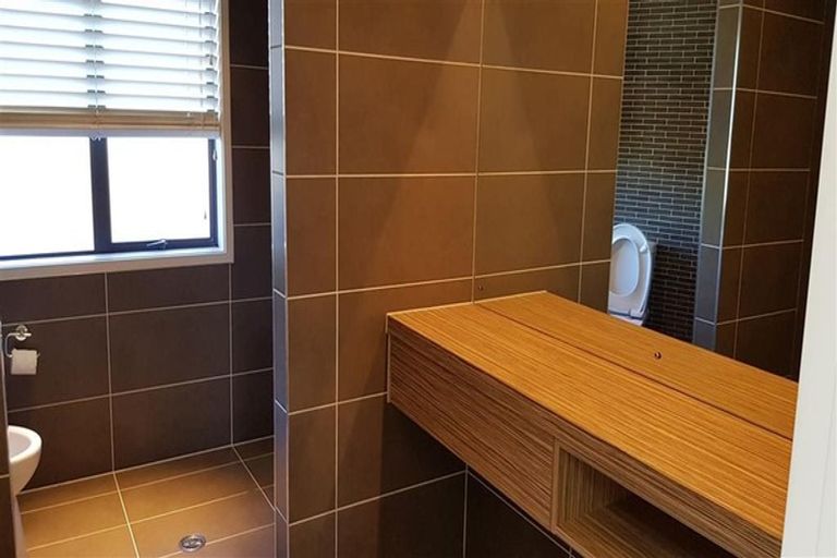 Photo of property in 84 Clovelly Road, Bucklands Beach, Auckland, 2012