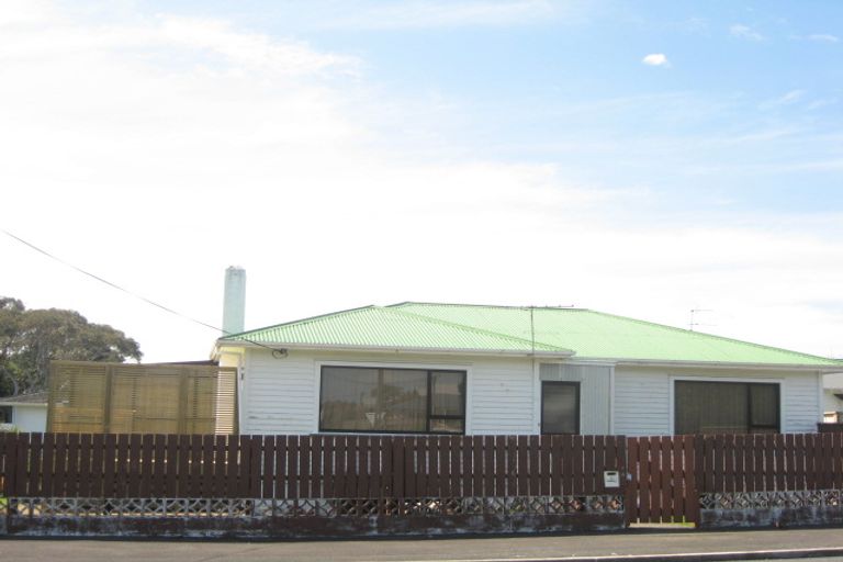 Photo of property in 33 Morley Street, New Plymouth, 4310