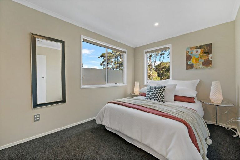 Photo of property in 13 Stallard Place, Glen Eden, Auckland, 0602