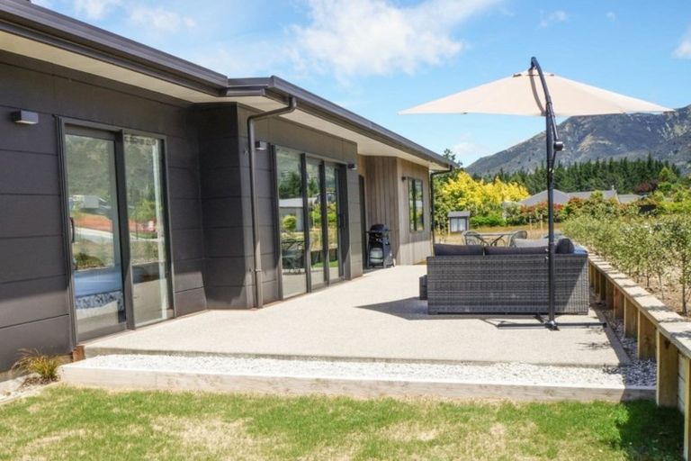 Photo of property in 16 Sarges Way, Lake Hawea, Wanaka, 9382
