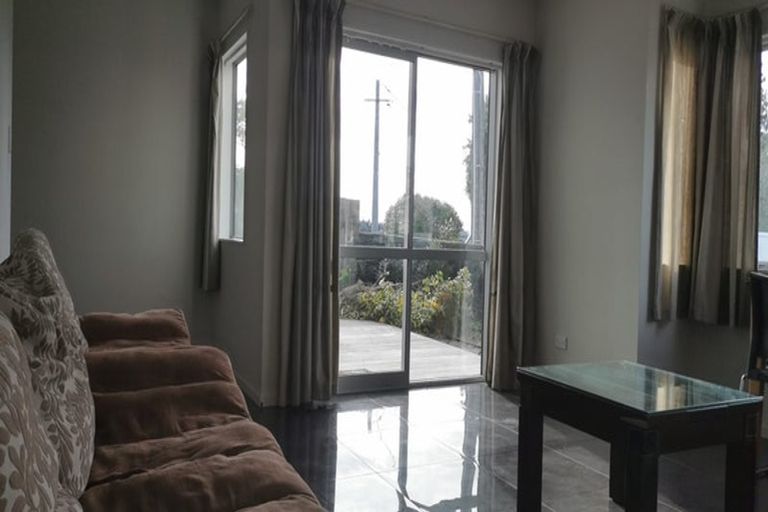 Photo of property in 171 Chivalry Road, Glenfield, Auckland, 0629