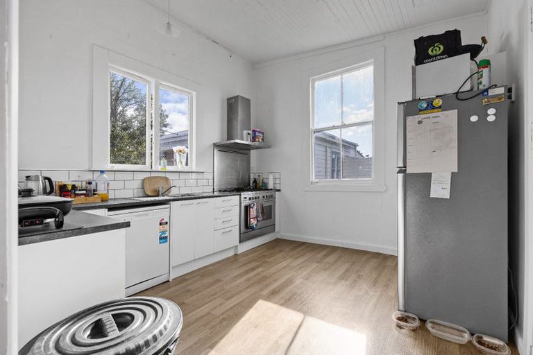 Photo of property in 21 Bourke Street, Palmerston North, 4410