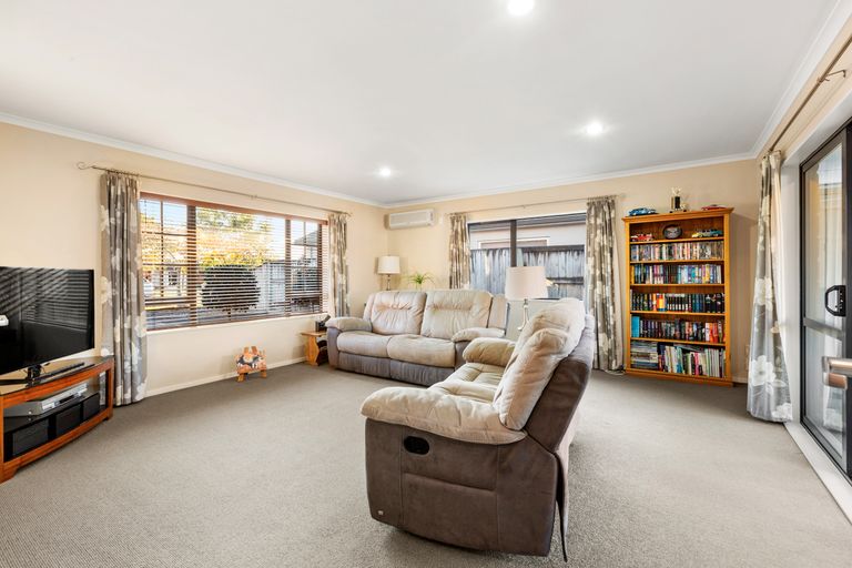 Photo of property in 12 Whitford Place, Rototuna North, Hamilton, 3210