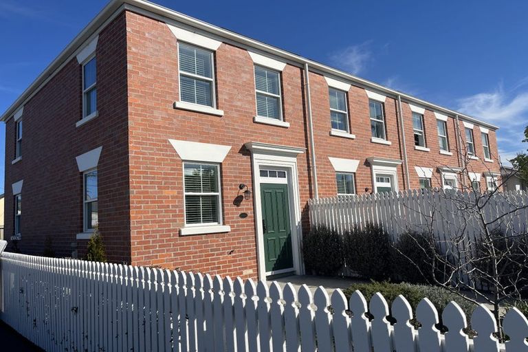 Photo of property in 4/30 Hargest Crescent, Sydenham, Christchurch, 8023