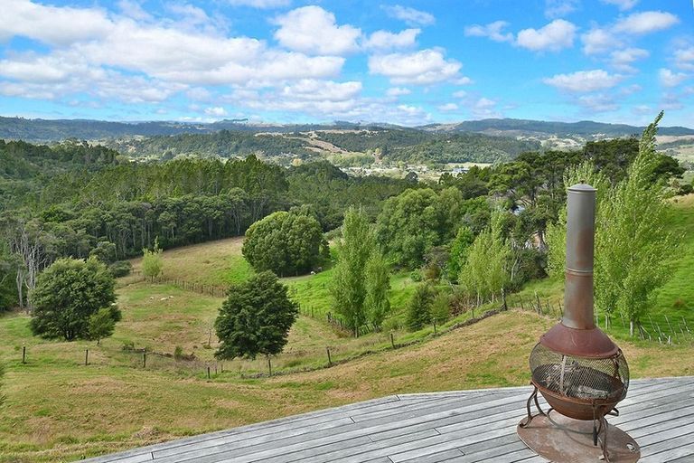 Photo of property in 173 Pinchgut Road, Kaukapakapa, 0873