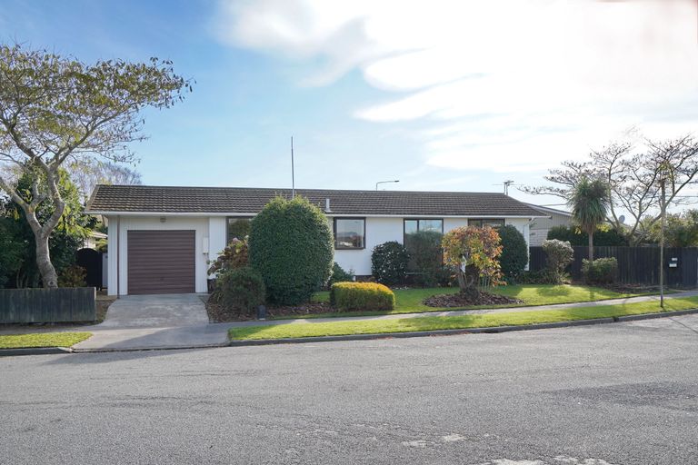 Photo of property in 49 Oldwood Street, Bishopdale, Christchurch, 8053