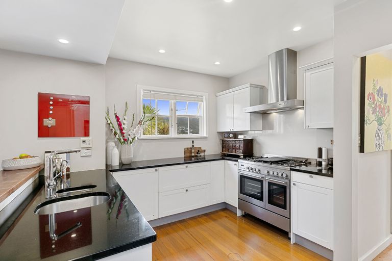 Photo of property in 14 Blakey Avenue, Karori, Wellington, 6012