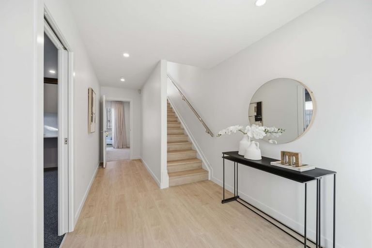 Photo of property in 2/3 Corrella Road, Belmont, Auckland, 0622
