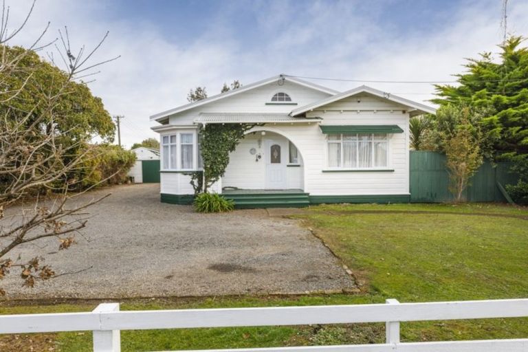 Photo of property in 16 Lyon Street, Marton, 4710