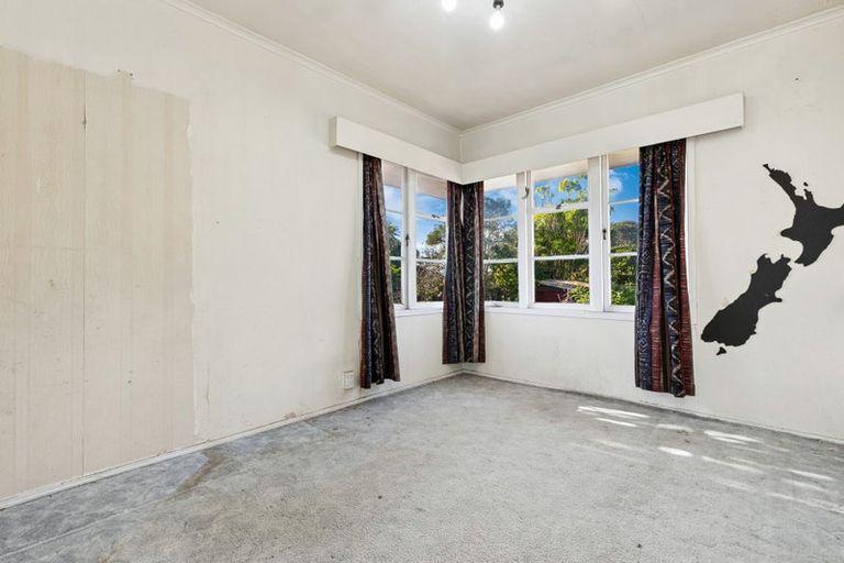 Photo of property in 23 Humphrey Kemp Avenue, Henderson, Auckland, 0612