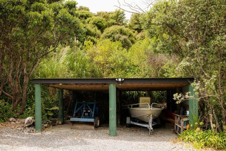 Photo of property in 1024 Takatu Road, Tawharanui Peninsula, Matakana, 0986