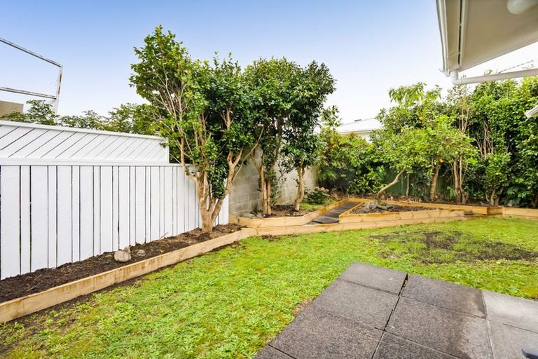 Photo of property in 3b Bideford Street, Brooklands, New Plymouth, 4310