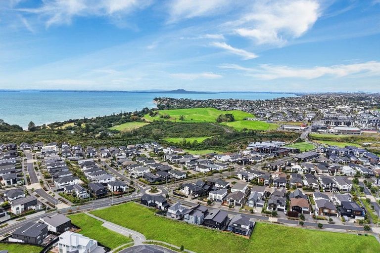 Photo of property in 8 Kumukumu Road, Long Bay, Auckland, 0630