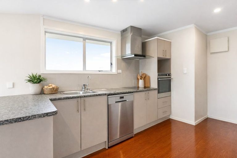 Photo of property in 54 Meadway, Sunnyhills, Auckland, 2010