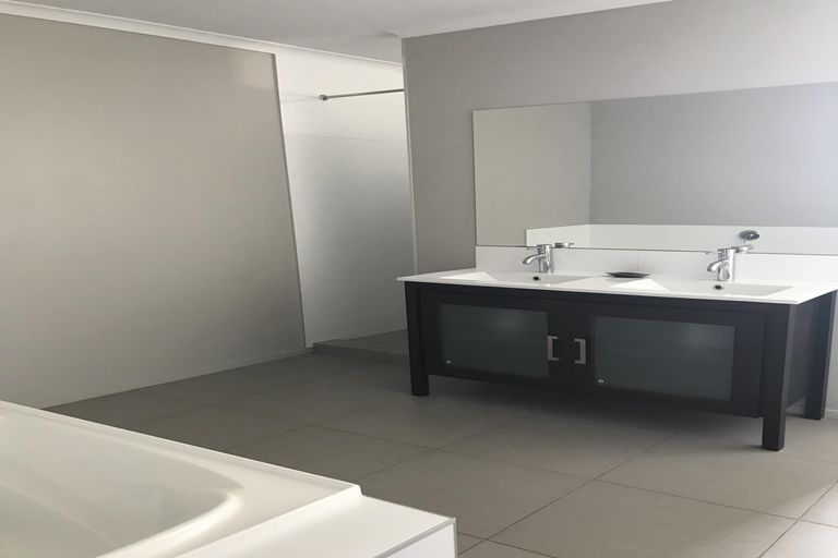 Photo of property in 14 Denham Court, Flagstaff, Hamilton, 3210